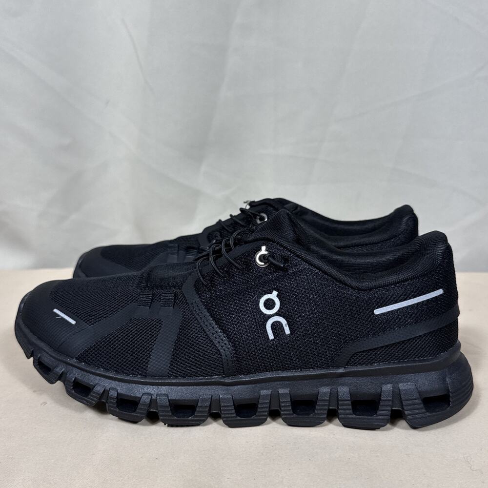 On Running Cloud 5 Mens 7.5 Black CloudTec Running Shoes Sneakers Swiss